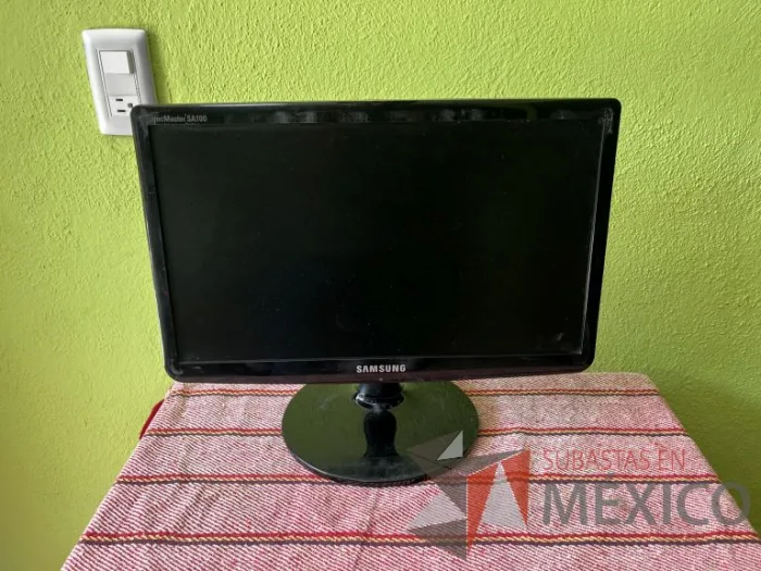 Lote 006 - 2 CPU´S, 4 monitores Samsung, 1 servidor, 3 teclados y 2 mouse - Imagen 38