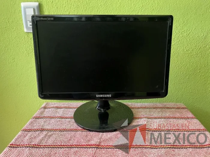 Lote 006 - 2 CPU´S, 4 monitores Samsung, 1 servidor, 3 teclados y 2 mouse - Imagen 37