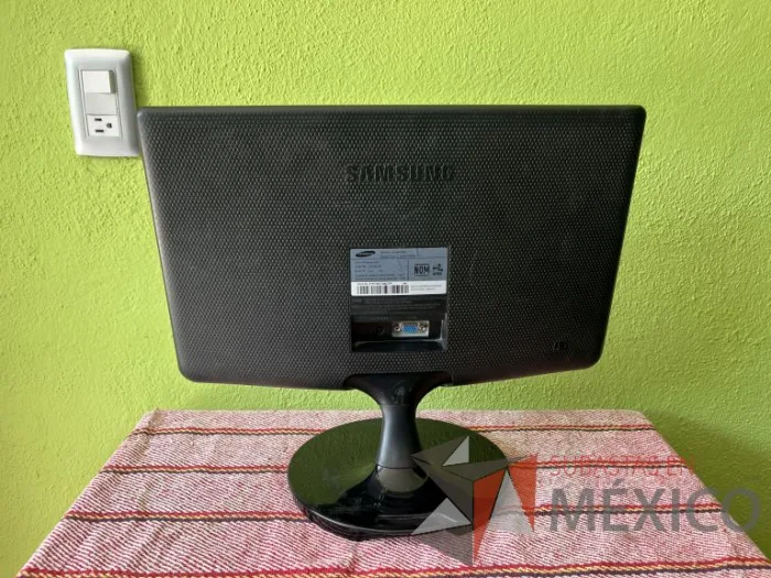 Lote 006 - 2 CPU´S, 4 monitores Samsung, 1 servidor, 3 teclados y 2 mouse - Imagen 32