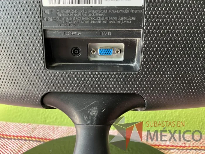Lote 006 - 2 CPU´S, 4 monitores Samsung, 1 servidor, 3 teclados y 2 mouse - Imagen 33