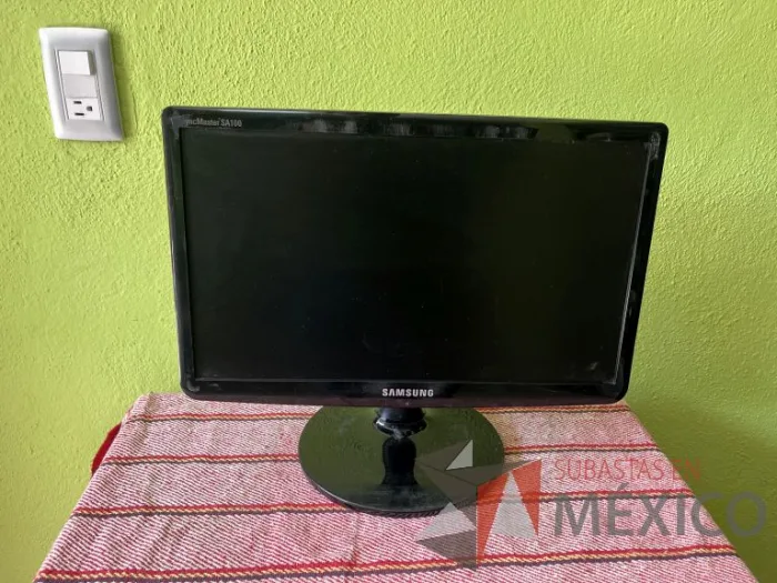 Lote 006 - 2 CPU´S, 4 monitores Samsung, 1 servidor, 3 teclados y 2 mouse - Imagen 31