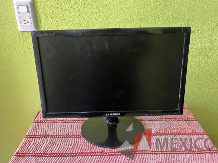 Lote 006 - 2 CPU´S, 4 monitores Samsung, 1 servidor, 3 teclados y 2 mouse - Imagen 30