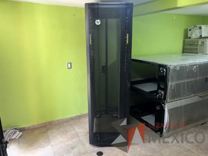 Lote 021 - 2 Gabinetes de comunicaciones color negro y 2 barras de contactos con 2 líneas de 10 conectores - Imagen 43