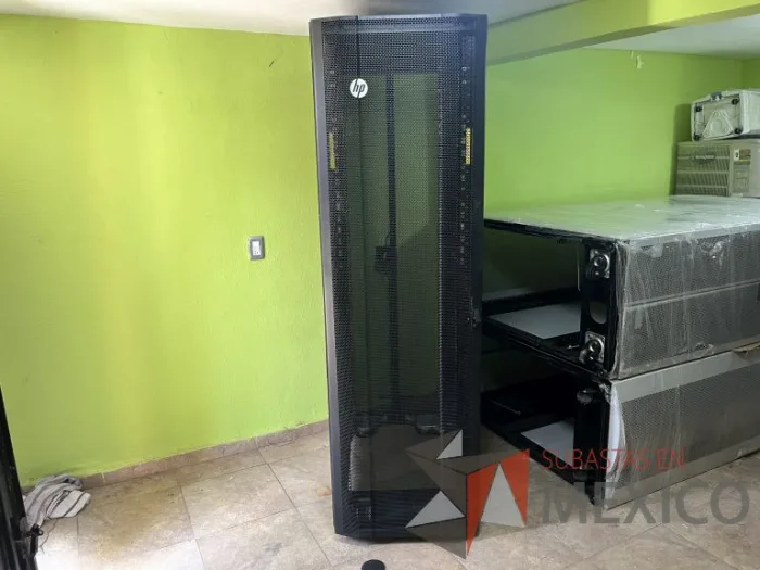Lote 021 - 2 Gabinetes de comunicaciones color negro y 2 barras de contactos con 2 líneas de 10 conectores - Imagen 42