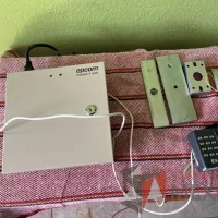 Lote 025 - 2 Sistemas de acceso de puerta (Imanes, lector de huella, sensor de apertura y caja) - Imagen 4