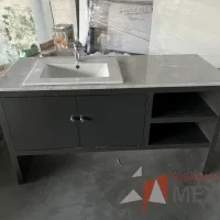 Lote 030 - Lavamanos con mueble de 2 puertas con cubierta de mármol y tarja