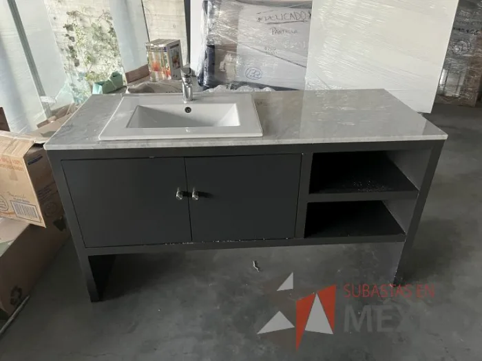 Lote 030 - Lavamanos con mueble de 2 puertas con cubierta de mármol y tarja