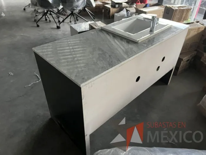Lote 030 - Lavamanos con mueble de 2 puertas con cubierta de mármol y tarja - Imagen 10