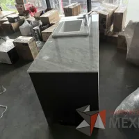 Lote 030 - Lavamanos con mueble de 2 puertas con cubierta de mármol y tarja - Imagen 6