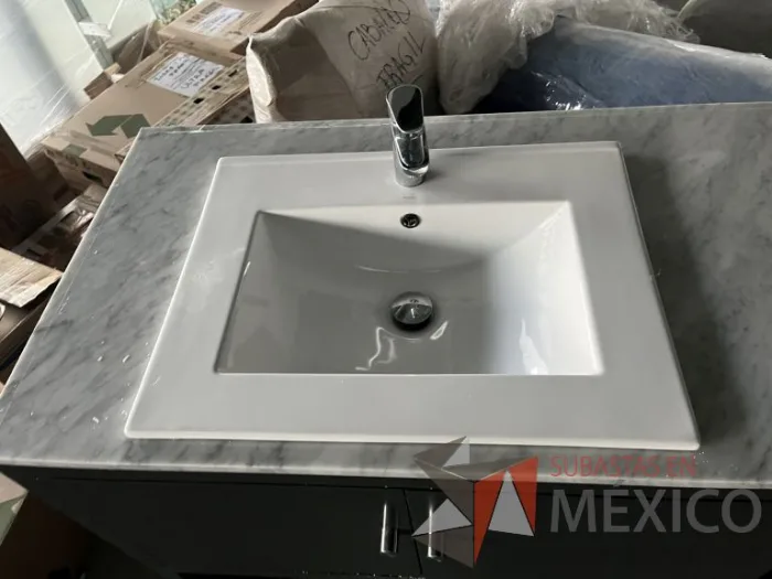 Lote 030 - Lavamanos con mueble de 2 puertas con cubierta de mármol y tarja - Imagen 8