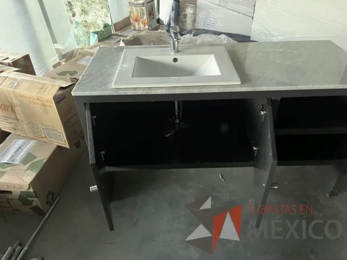 Lote 030 - Lavamanos con mueble de 2 puertas con cubierta de mármol y tarja - Imagen 9