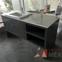 Lote 030 - Lavamanos con mueble de 2 puertas con cubierta de mármol y tarja - Imagen 4