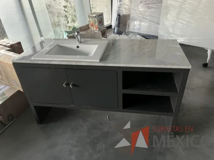 Lote 030 - Lavamanos con mueble de 2 puertas con cubierta de mármol y tarja - Imagen 2