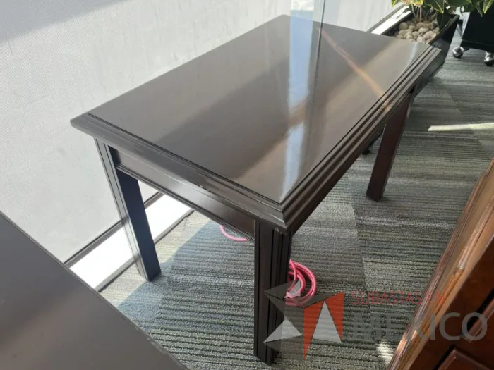 Lote 004 - Mesa de madera rectangular color café - Imagen 3