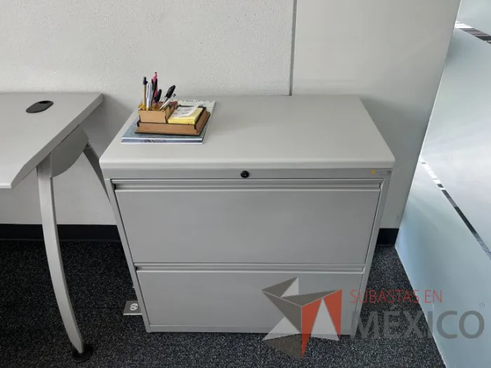 Lote 025 - Archivero horizontal de 2 cajones color gris - Imagen 4