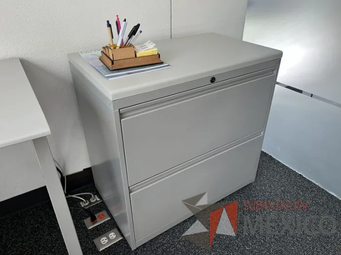 Lote 025 - Archivero horizontal de 2 cajones color gris - Imagen 6