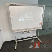 Lote 038 - Pizarrón electrónico con ruedas - Imagen 4