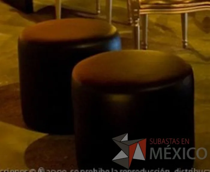 Lote 127 - Taburete negro