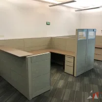 Lote 002 - Estación de trabajo para 2 personas con 2 archiveros verticales y 2 archivero horizontales