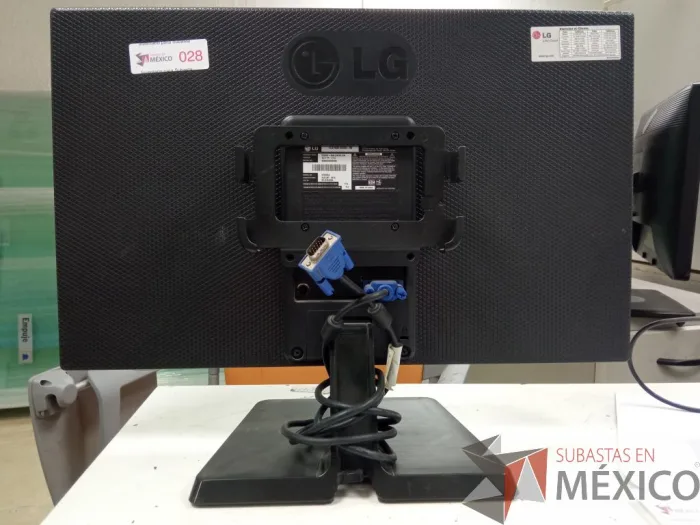Lote 105 - Monitor LG E2242C - Imagen 3