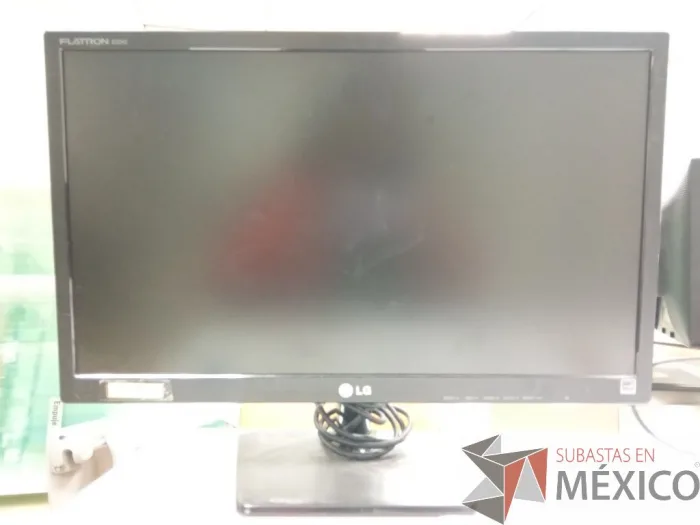 Lote 105 - Monitor LG E2242C