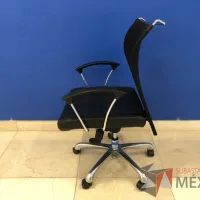 Lote 018 - Silla operativa con ruedas, descansabrazos, color negro - Imagen 2