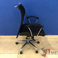 Lote 018 - Silla operativa con ruedas, descansabrazos, color negro - Imagen 3