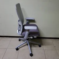 Lote 013 - Silla operativa Marca Haworth Modelo Zody con descansabrazos nuevos - Imagen 4