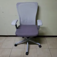Lote 013 - Silla operativa Marca Haworth Modelo Zody con descansabrazos nuevos