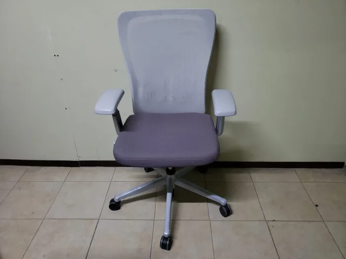Lote 013 - Silla operativa Marca Haworth Modelo Zody con descansabrazos nuevos - Imagen 5