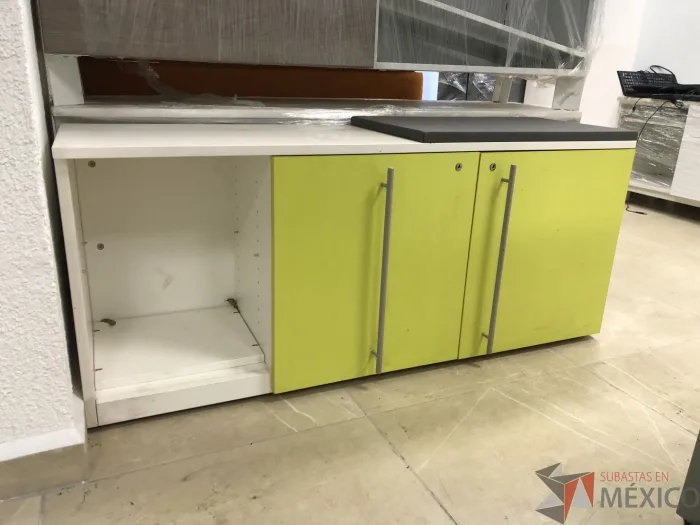 Lote 002 - 2 Credenzas con 2 cajones, 1 puerta y 1 entrepaño - Imagen 6