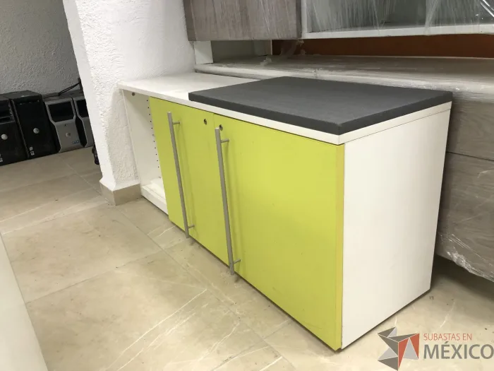 Lote 002 - 2 Credenzas con 2 cajones, 1 puerta y 1 entrepaño - Imagen 5