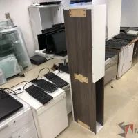 Lote 003 - Gabinete metálico con recubrimiento de madera con 2 espacios para guardar - Imagen 3