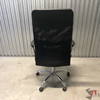 Lote 024 - Silla Ejecutiva en tela color negro y respaldo alto en malla color negro - Imagen 4