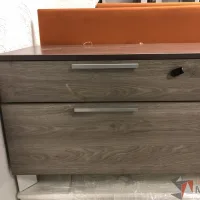 Lote 004 - Credenza con 2 cajones y 1 entrepaño - Imagen 7