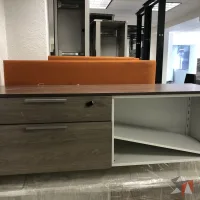 Lote 004 - Credenza con 2 cajones y 1 entrepaño - Imagen 2