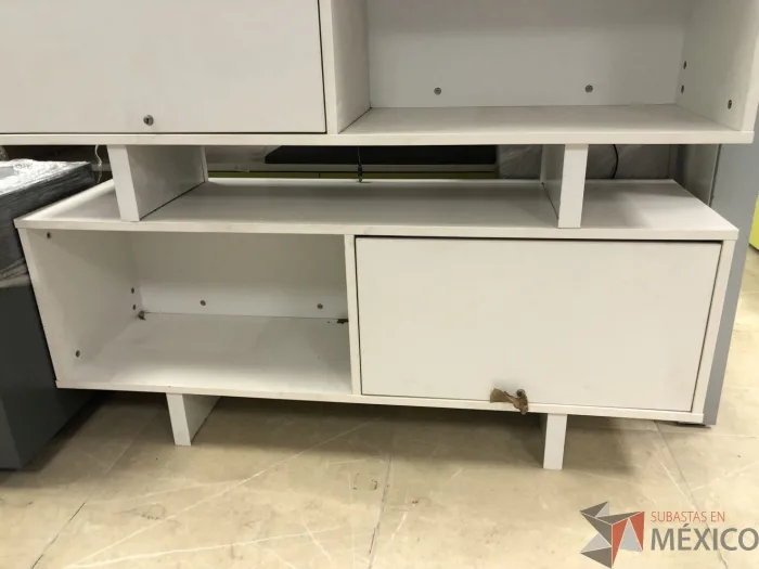 Lote 001 - Gabinete con 1 espacio y 1 puerta