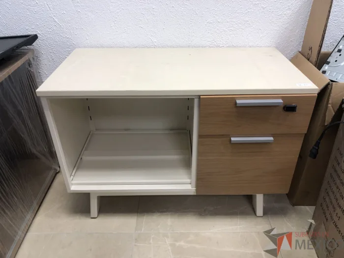 Lote 009 - Credenza con 2 cajones y 1 entrepaño - Imagen 6