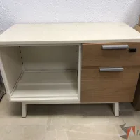 Lote 010 - Credenza con 2 cajones y 1 entrepaño