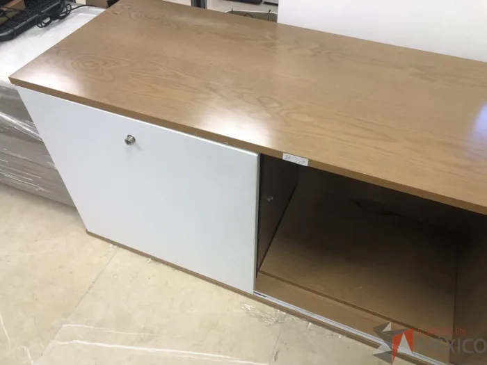 Lote 011 - Credenza con 1 entrepaño, 2 cajones y orificio para cable - Imagen 3