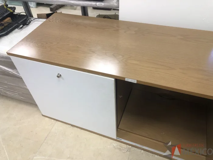 Lote 011 - Credenza con 1 entrepaño, 2 cajones y orificio para cable - Imagen 2