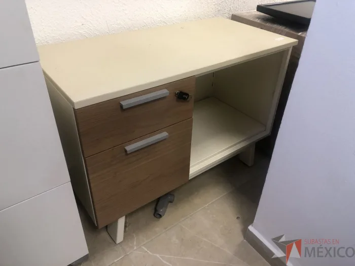 Lote 010 - Credenza con 2 cajones y 1 entrepaño - Imagen 7