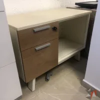 Lote 010 - Credenza con 2 cajones y 1 entrepaño - Imagen 6
