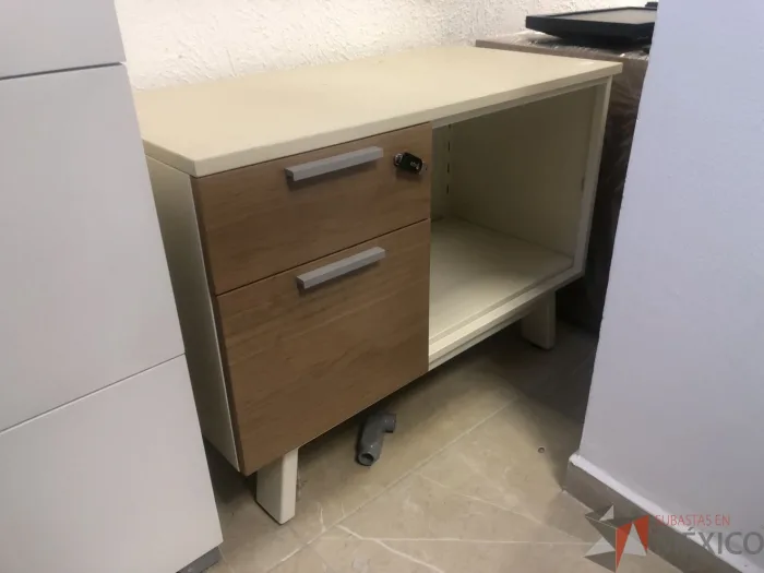 Lote 010 - Credenza con 2 cajones y 1 entrepaño - Imagen 6