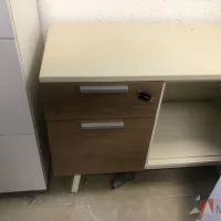 Lote 010 - Credenza con 2 cajones y 1 entrepaño - Imagen 4