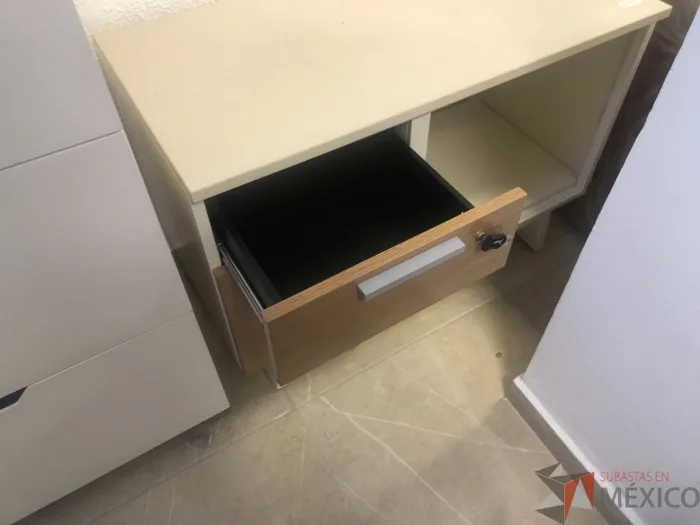 Lote 010 - Credenza con 2 cajones y 1 entrepaño - Imagen 3