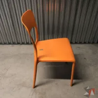 Lote 034 - Silla de comedor color naranja - Imagen 4