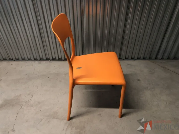 Lote 034 - Silla de comedor color naranja - Imagen 4