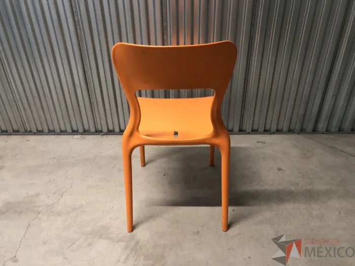 Lote 034 - Silla de comedor color naranja - Imagen 3