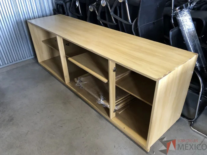 Lote 012 - Mueble De Madera Con 3 Puertas Y Entrepaños - Imagen 9